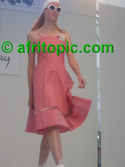 ../Images/Krefeld-Strssenmodenschau-2005 029.jpg